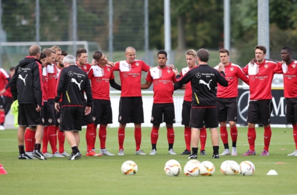 VfB-Trainer Alexander Zorniger im Mannschaftskreis.
