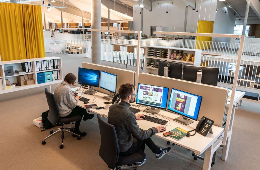 Schreibtische, Regale: Alles ist beweglich und flexibel in der neuen Bürowelt des Bio-Unternehmens.