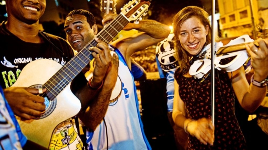 Karneval: Die Samba-Geigerin