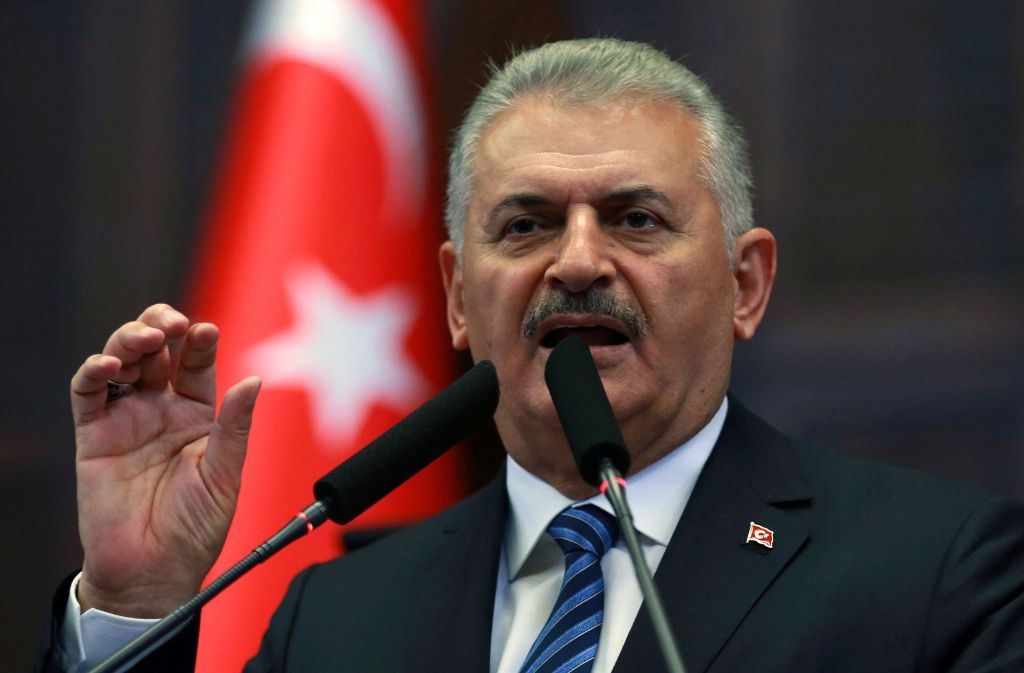 Die Türkei hat eine eintägige Staatstrauer ausgerufen. Der türkische Ministerpräsident Binali Yildirim ordnete an, die Flaggen auf halbmast zu setzen. In Istanbul hatte es am Samstagabend einen Doppelanschlag auf die Polizei gegeben.