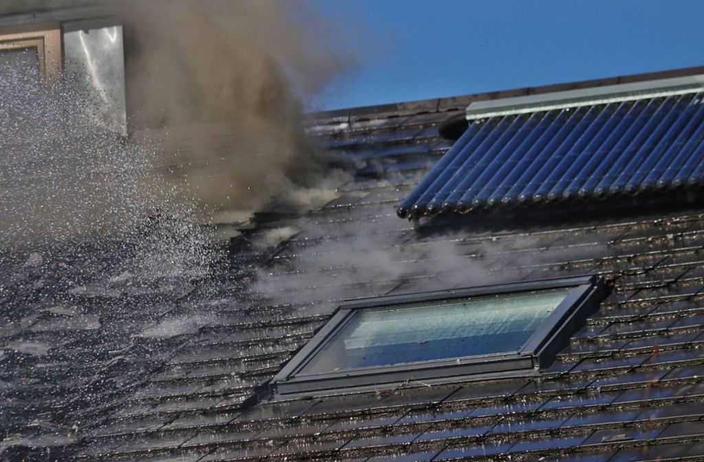 Die Fotovoltaik-Anlage eines Hauses in Burgstetten fing Feuer.