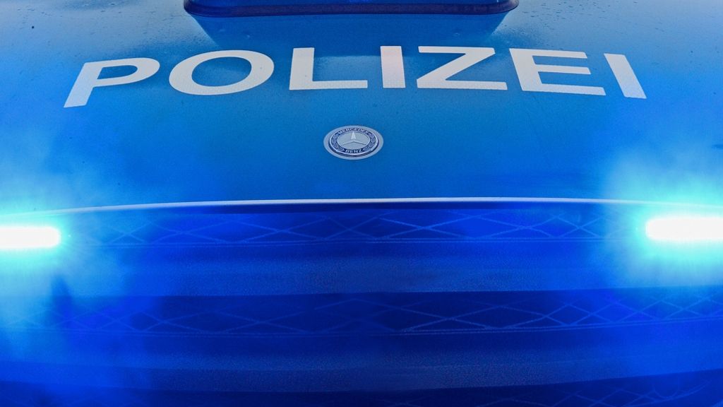 Blaulicht aus Stuttgart: Eingeschlafen und gegen vier geparkte Autos geprallt