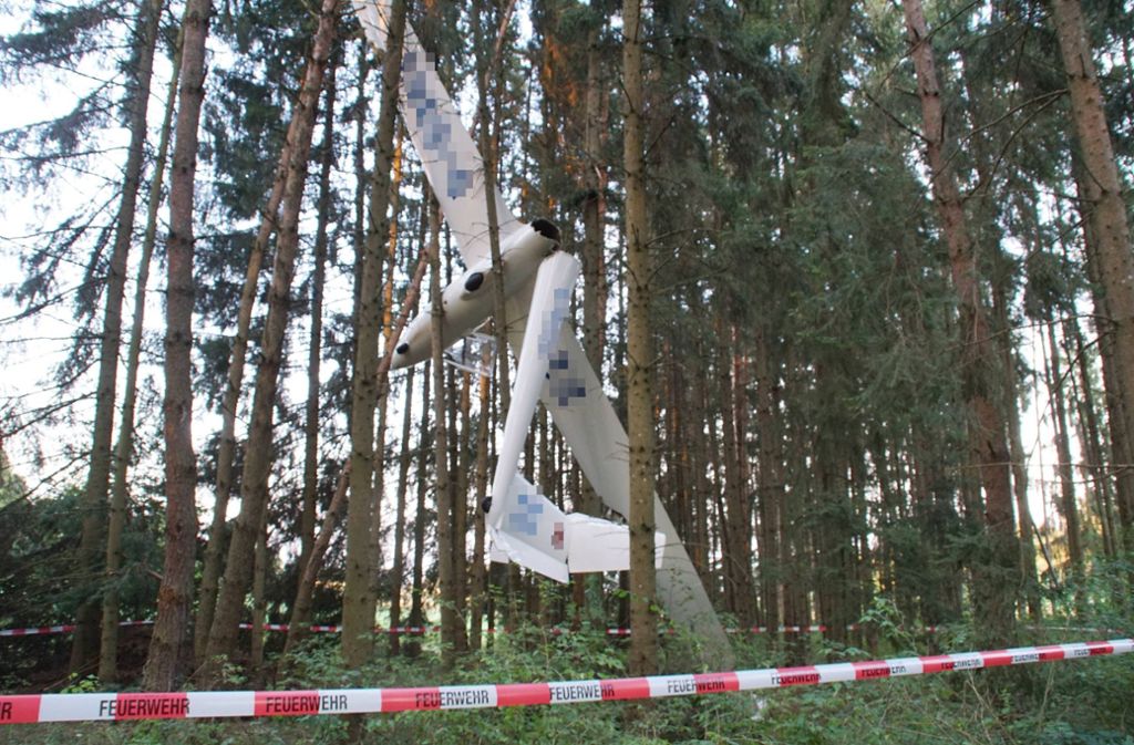 Hockenheim/WildbergZwei Kleinflugzeuge sind am Donnerstag in Baden-Württemberg abgestürzt.