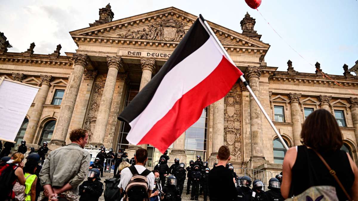 Gegen Rechtsextremismus: CSU will Reichskriegsflagge in Bayern verbieten