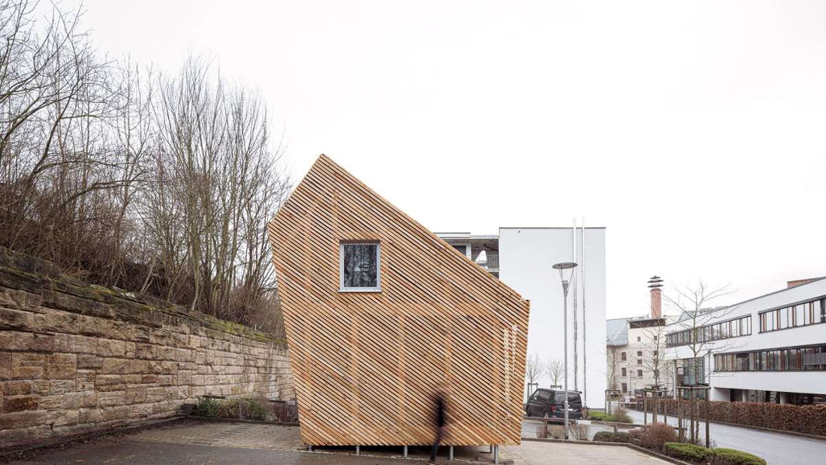 Forschungsobjekt Tiny House: So wohnt es sich im  Minihaus auf dem Parkplatz