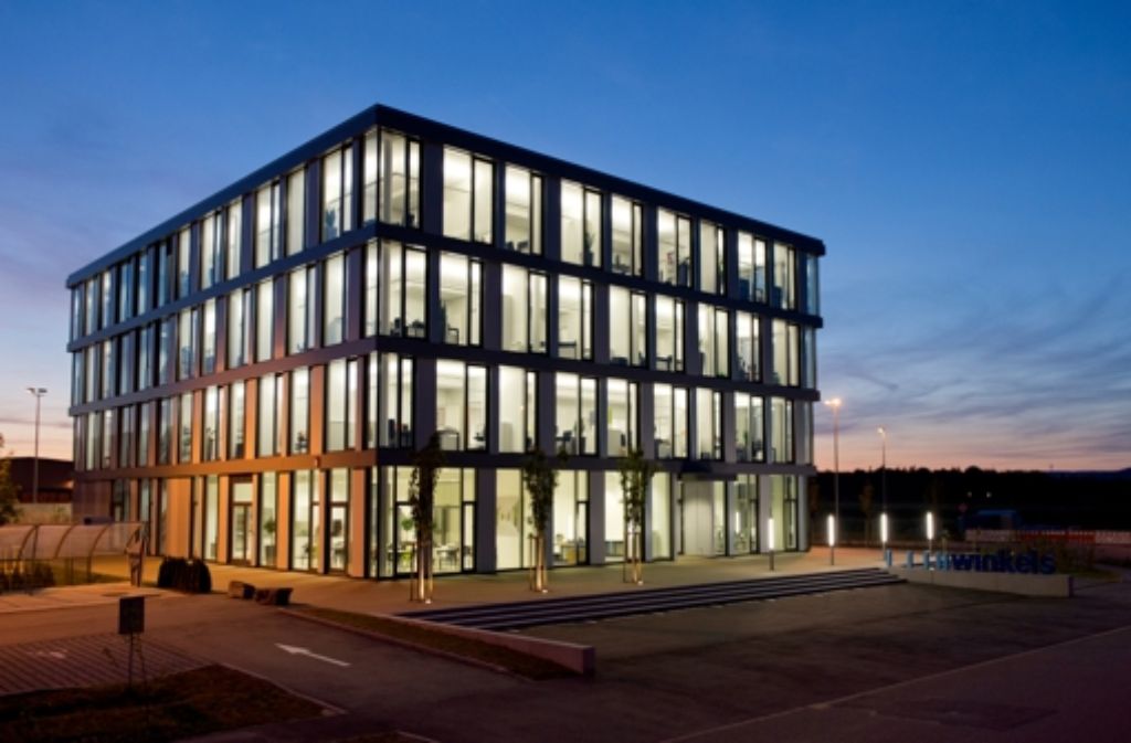 Bürogebäude Winkels Getränke Logistik in Sachsenheim. Architekt: BFK Architekten, Friedrich Hahn Kalcher Weber, Stuttgart