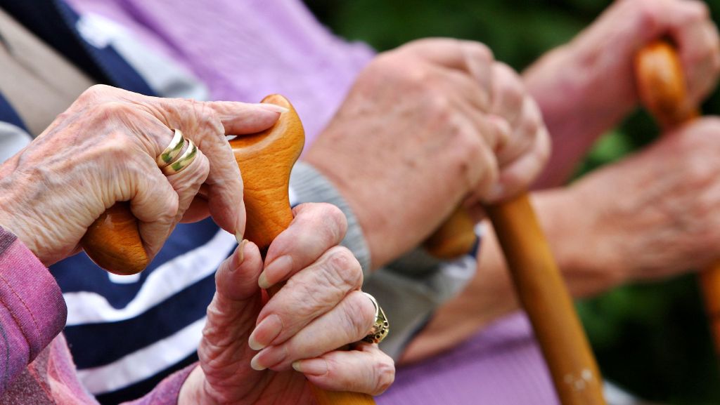 25 Jahre Stadtseniorenart in Stuttgart: Senioren beklagen traurige Zustände in Pflegeheimen