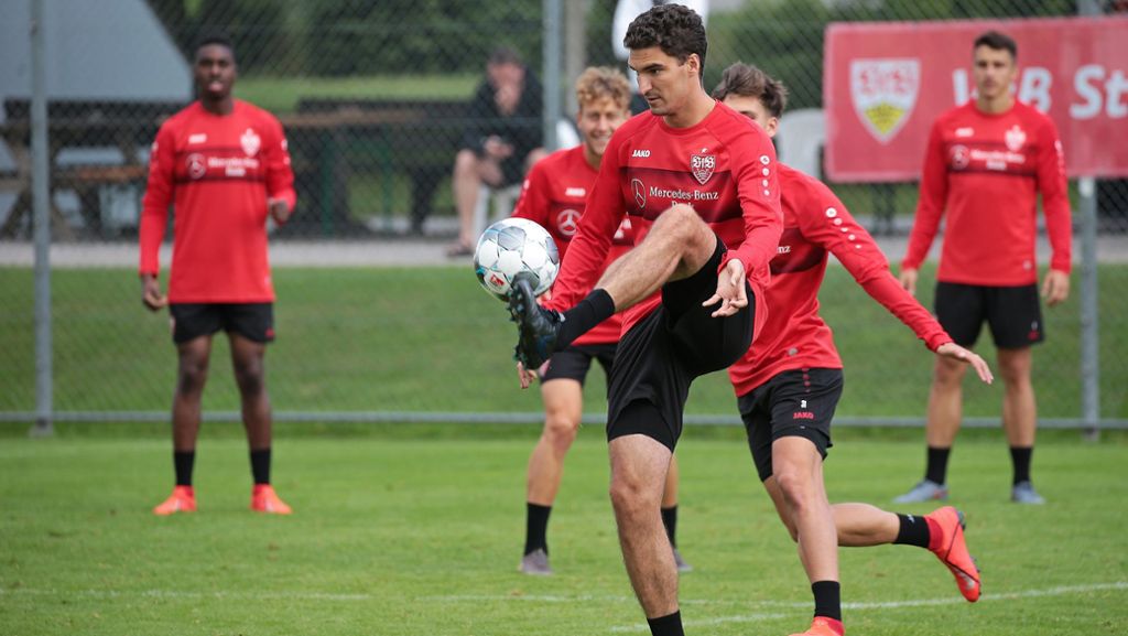  Marcin Kaminski hat einen Meilenstein auf dem Weg zu seinem Comeback passiert. Der VfB-Abwehrspieler hat sein erstes Training auf dem Rasen absolviert – was sich auch auf die VfB-Personalplanung auswirken könnte. 