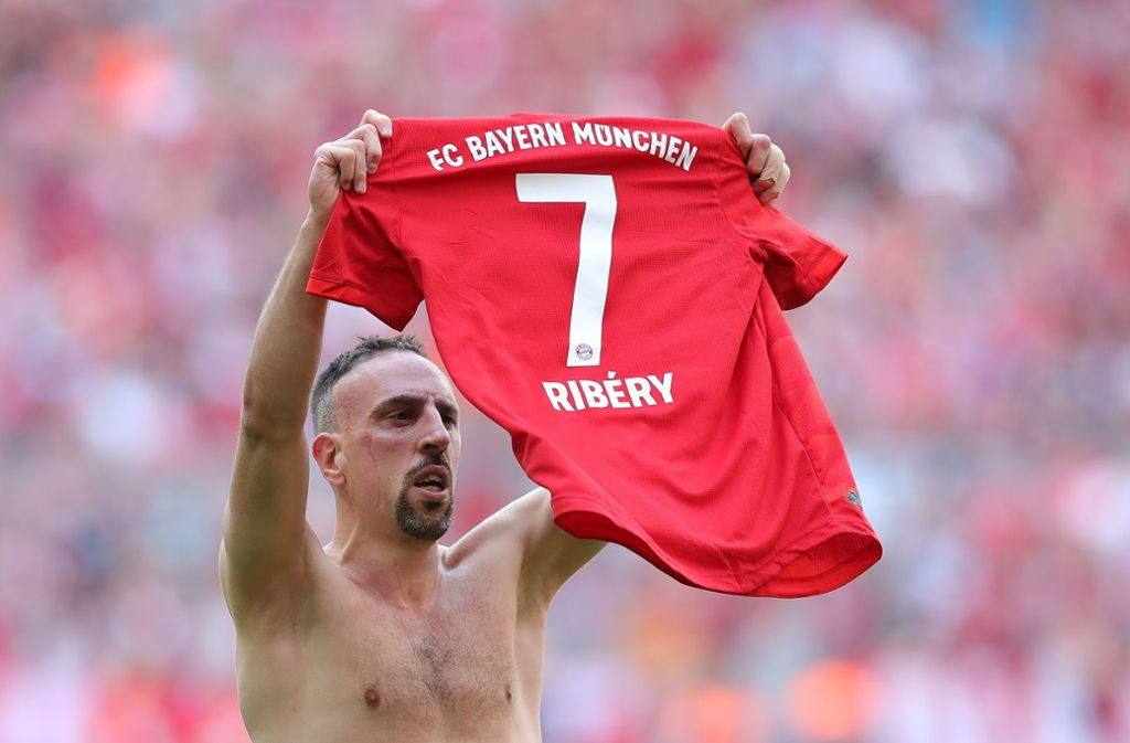 „Uli, gib mir noch ein Jahr mehr.“(Reaktion von Franck Ribéry, als er nach dem letzten Ligator für den FC Bayern auf die Rührung von Präsident Hoeneß angesprochen wurde)Getty