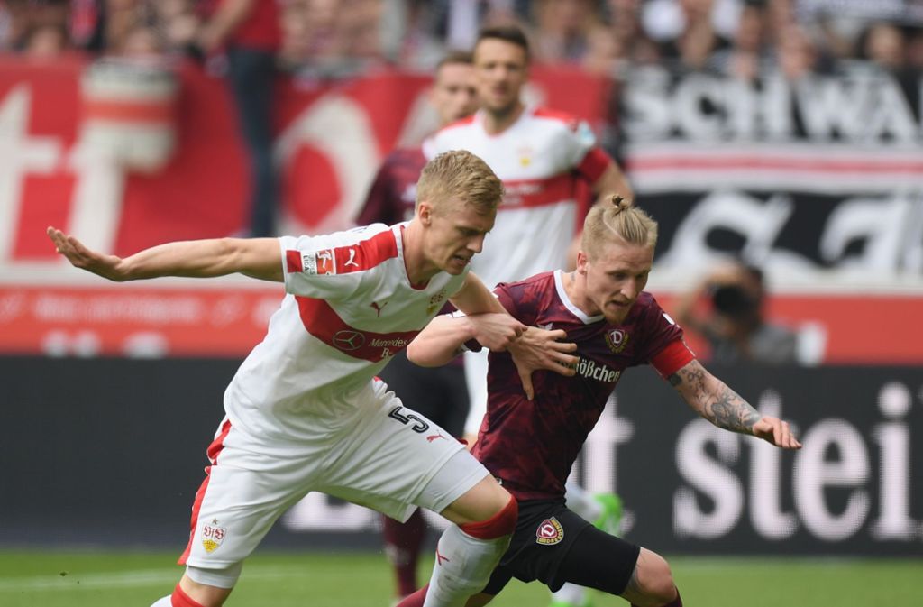 Eine spektakuläre Aufholjagd schaffte der VfB gegen Dynamo Dresden. Kurz vor der Halbzeit erzielte Terodde zumindest noch das 1:3. In der zweiten Halbzeit trafen dann Emiliano Insua und erneut Terodde zum 2:3 und 3:3.