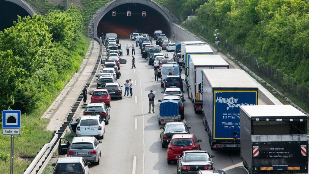 Autobahn 81 bei Leonberg: Tiefgekühlte Schnitzel sorgen für Stau
