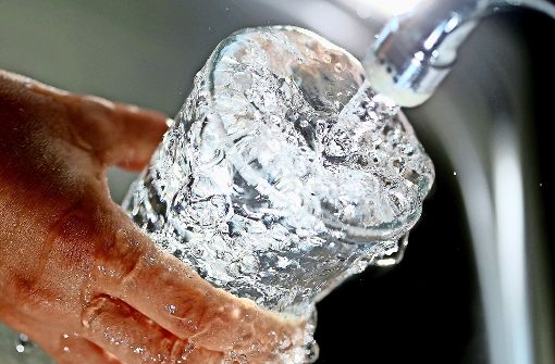 Das Amtsgericht Stuttgart hat entschieden: Die SWSG muss die Kosten für ein Dosiermittel im Trinkwasser selbst tragen. Foto: dpa
