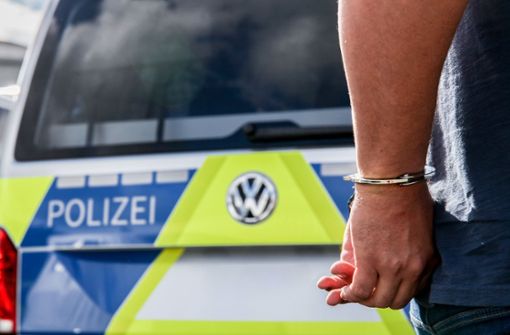 Die Polizei hat vier Männer festgenommen. (Symbolbild) Foto: IMAGO/Fotostand/IMAGO/Fotostand / K. Schmitt