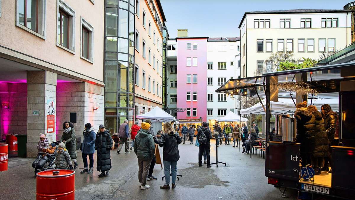 W&W-Areal in Stuttgart: Der Wintermarkt lockt mit Glühwein und Clubsound