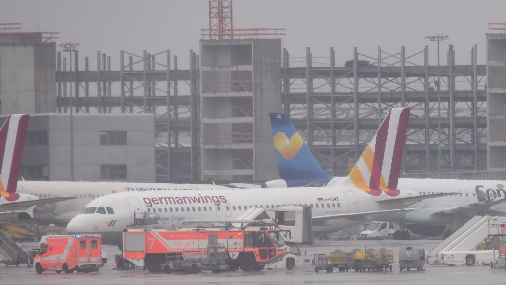 Germanwings-Landung in Stuttgart: Techniker prüfen Maschine auf Defekt