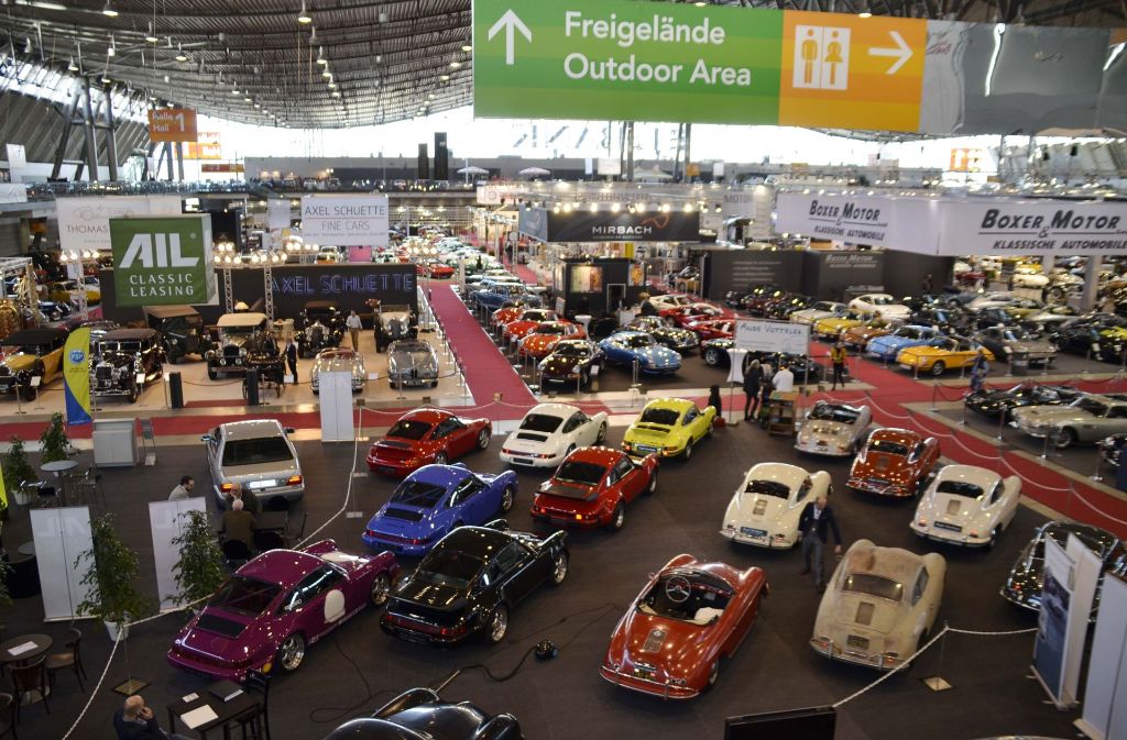 Auf der Retro Classics Stuttgart wird alles rund um den Oldtimer gezeigt. Mehr als 1500 Aussteller präsentieren ihre automobilen Schätze auf 125.000 Quadratmetern.