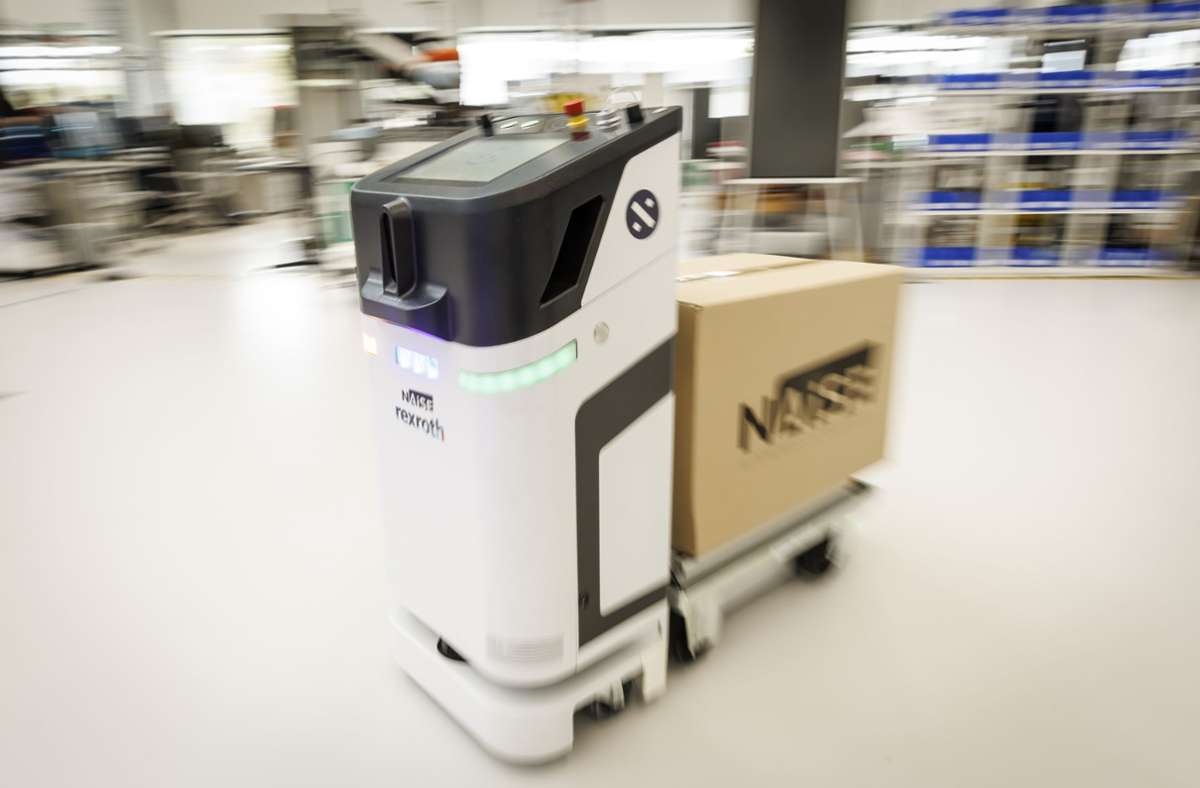 Startups entwickeln Roboter, die selbstständig in Lagerhäusern Waren transportieren. Dank Sensoren und anderer intelligenter Technik gefährden sich nicht die menschlichen Arbeiter.