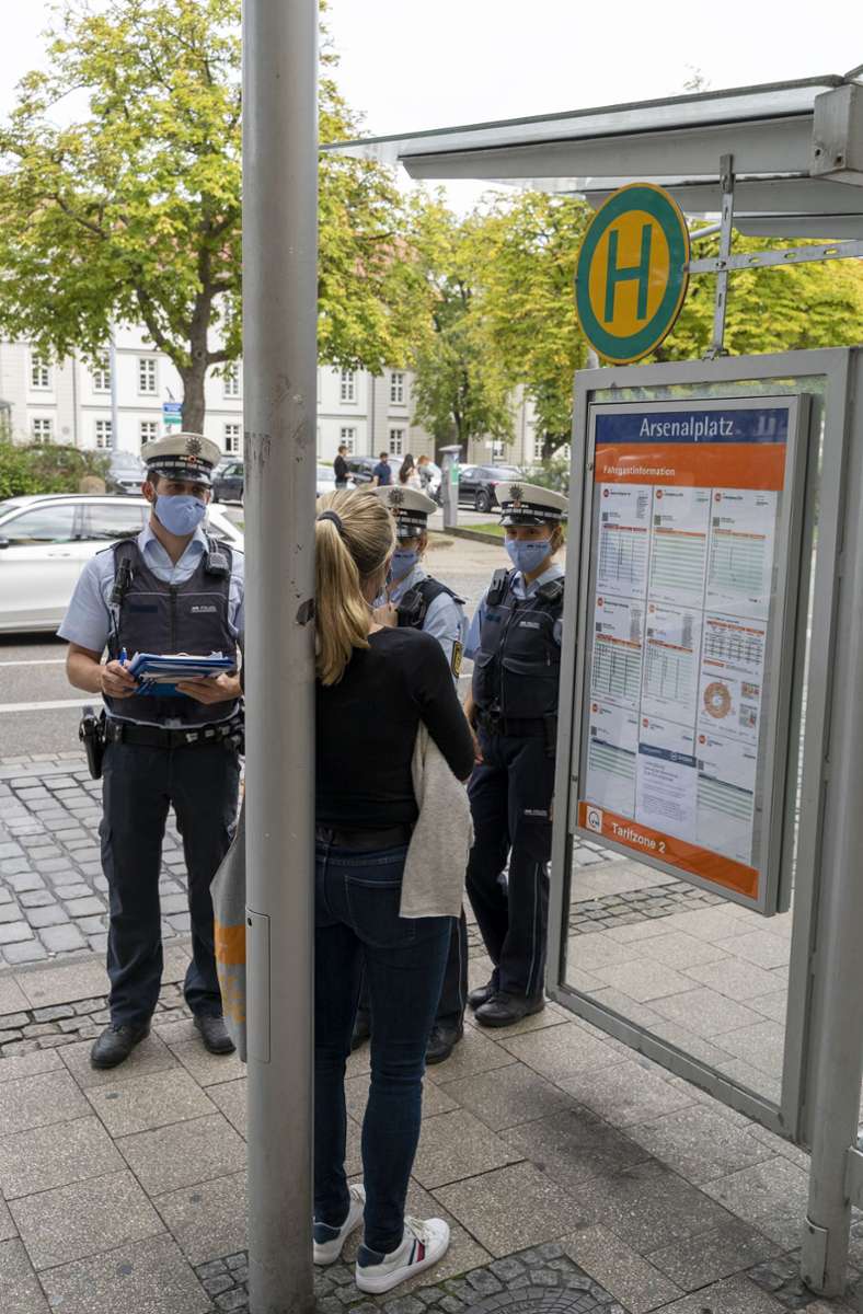 Die Polizei kontrolliert in S-Bahnen, Bussen und an Bahnhöfen (im Foto: eine Haltestelle in Ludwigsburg)