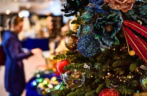 Klimaverträglich Weihnachten feiern: Mit einer echten Tanne,  einer  Plastikvariante  oder einfach ohne Baum? Foto: Lichtgut/Max Kovalenko