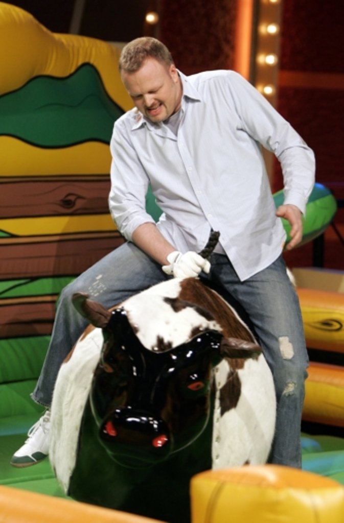Nicht nur Pferde, auch Bullen ritt der Entertainer - so wie hier in seiner Sendung "Schlag den Raab" 2007.