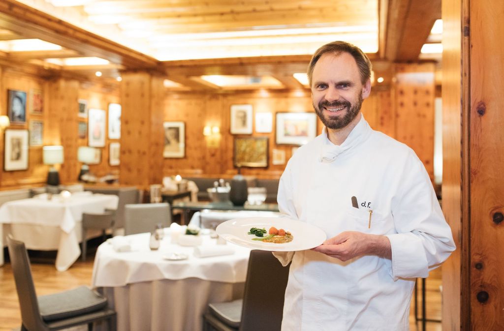 Zirbelstube in Stuttgart – Er gilt als einer der besten Köche Deutschlands: Der neue Küchenchef Denis Feix konzentriert sich in dem Gourmetrestaurant Zirbelstube im Hotel am Schlossgarten in Stuttgart aufs Wesentliche. Hier geht es zum Test.