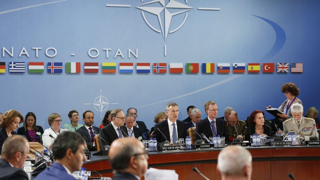Militärbündnis: Nato verstärkt Präsenz im Osten