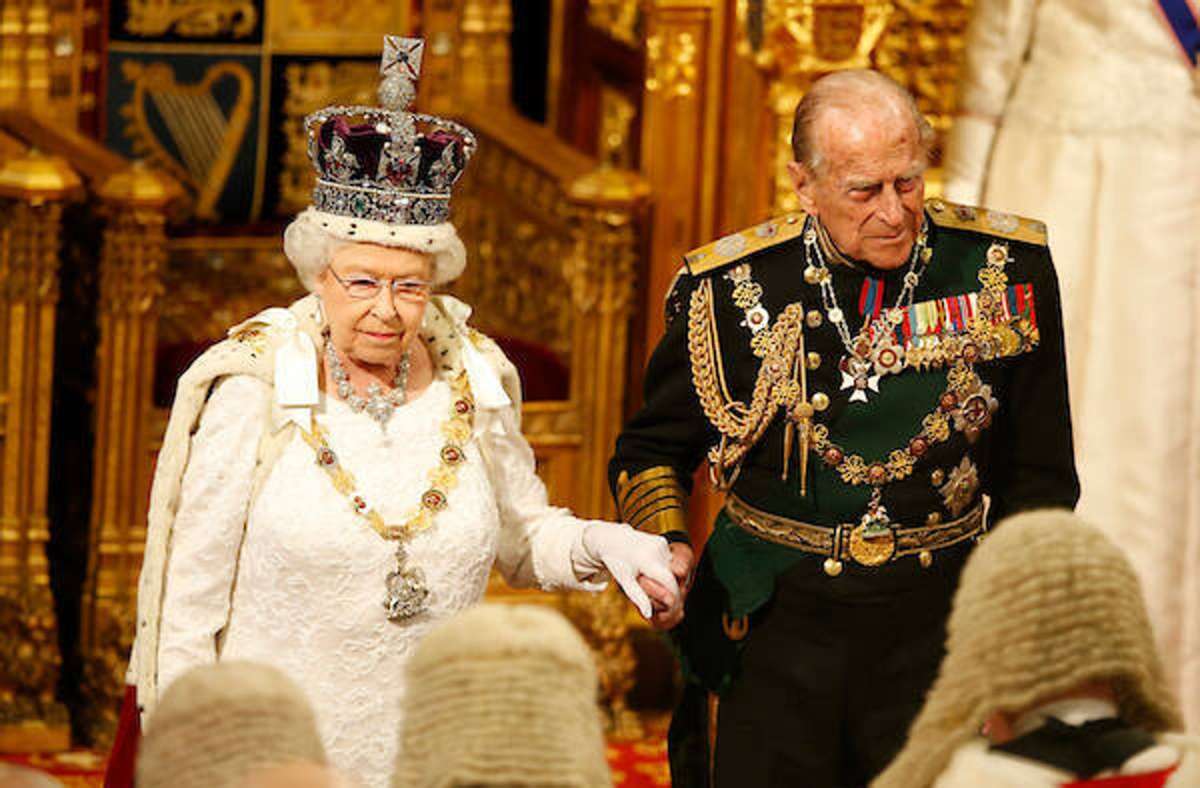 Ganz groß war die Garderobe beim traditionellen „State Opening of Parliament“ – schließlich musste das Kleid mit der Krone mithalten können.
