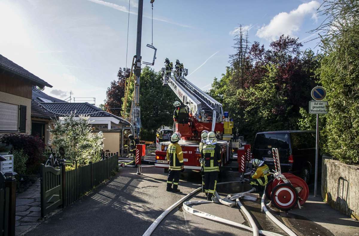 Am Montagabend kommt es zu einem Dachstuhlbrand in Grafenau-Döffingen. Foto: SDMG/SDMG / Dettenmeyer