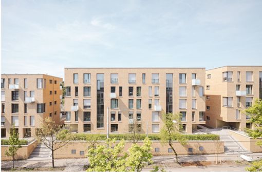 Vielfach ausgezeichnete Mehrfamilienhäuser in der Nordbahnhofstraße in Stuttgart. Zwanzig Prozent der Wohnungen sind sozial gefördert. Foto: Brigida González, Stuttgart/A+R Architekten