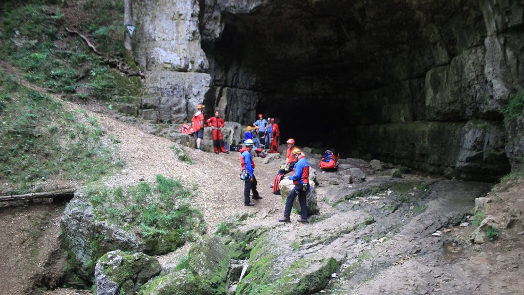 Verletzter in Falkensteiner Höhle : Höhlengänger hatte Glück im Unglück