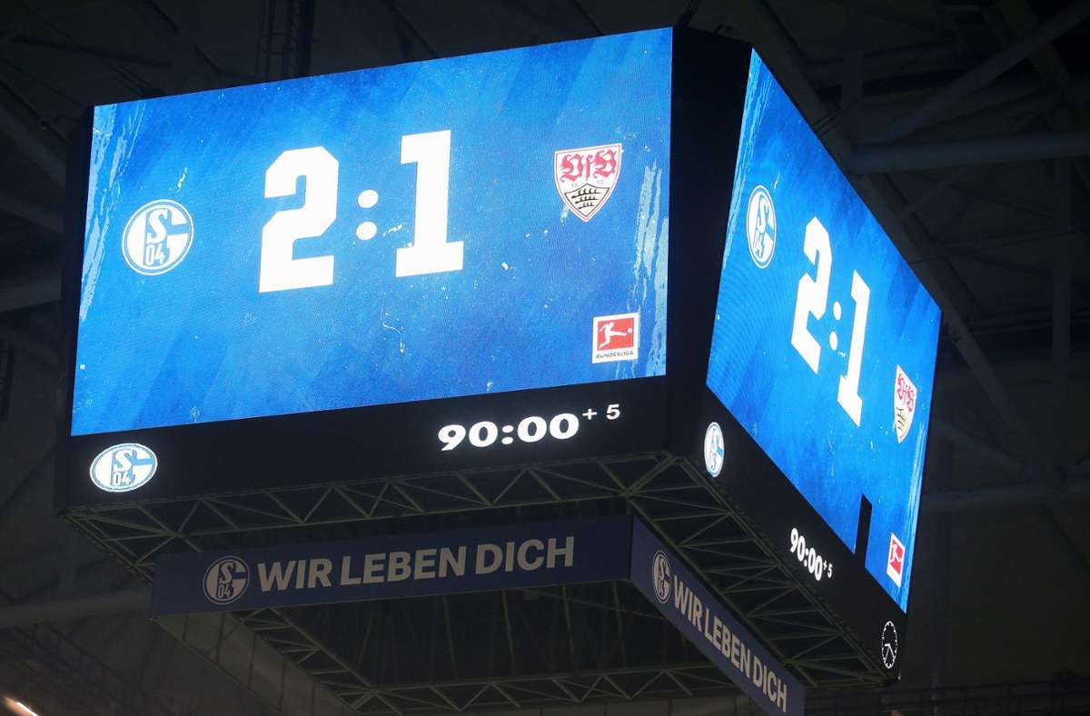 25. Februar: Nur eine Woche nach dem einzigen Sieg unter Labbadia, dem 3:0-Heimerfolg gegen den 1. FC Köln, unterliegen die Weiß-Roten beim FC Schalke 04. Dessen Hoffnung auf den Ligaverbleib wächst – trotz Platz 18. Der VfB hat es mit einer enttäuschenden Leistung erneut nicht geschafft, einen Konkurrenten zu schwächen. Die Schalker hatten davor sieben Spiele lang nicht gewonnen, hätten im Kampf gegen den Abstieg womöglich keinen neuen Mut mehr geschöpft.