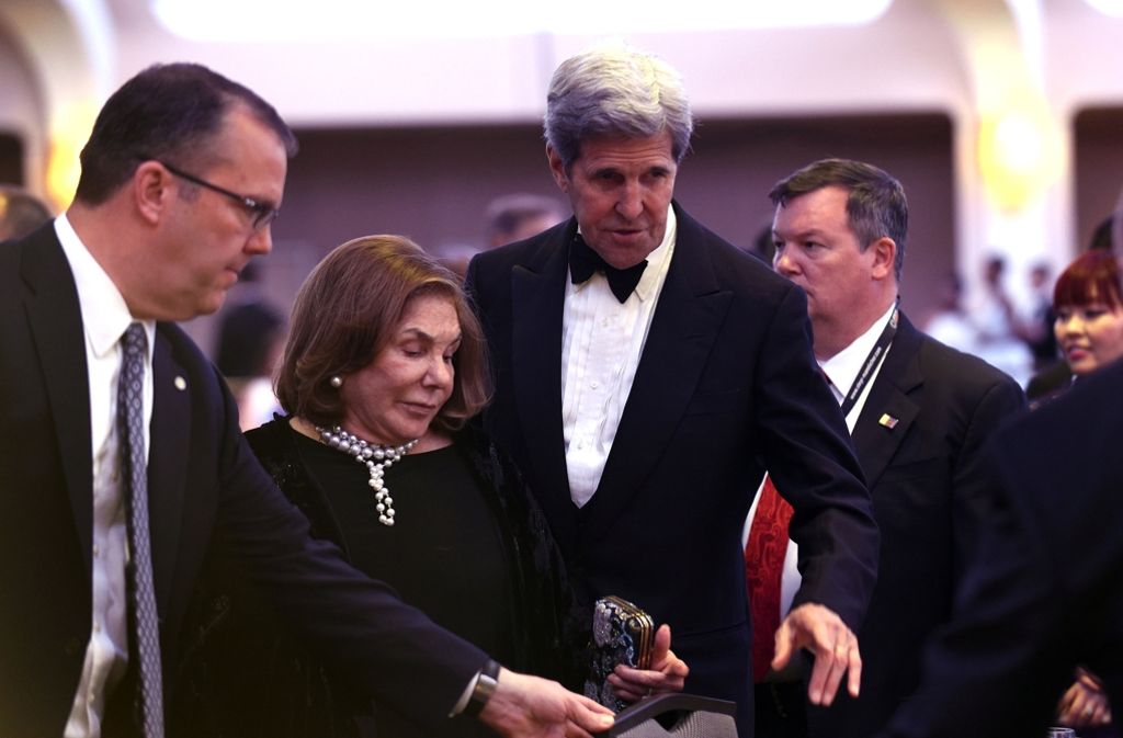 US-Außenminister John Kerry (Mitte) und seine Frau Teresa