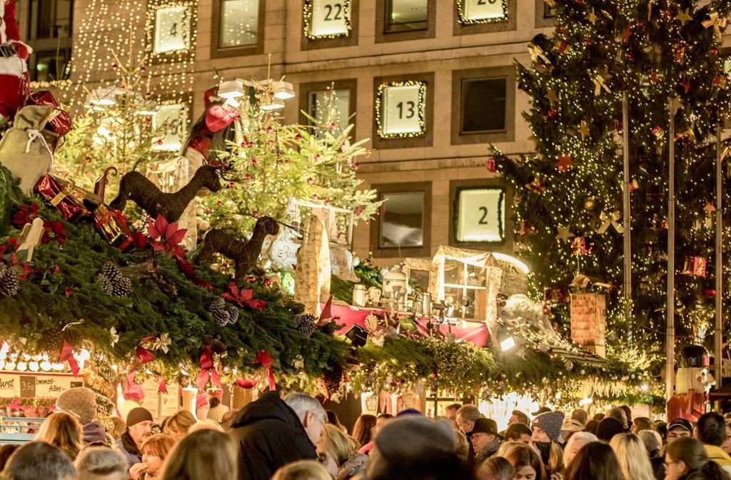 Wer sich am zweiten Adventswochenende auf Weihnachten einstimmen will, kann das auf dem Stuttgarter Weihnachtsmarkt, auf den Advents- und Weihnachtsmärkten in den Stuttgarter Stadtbezirken ...