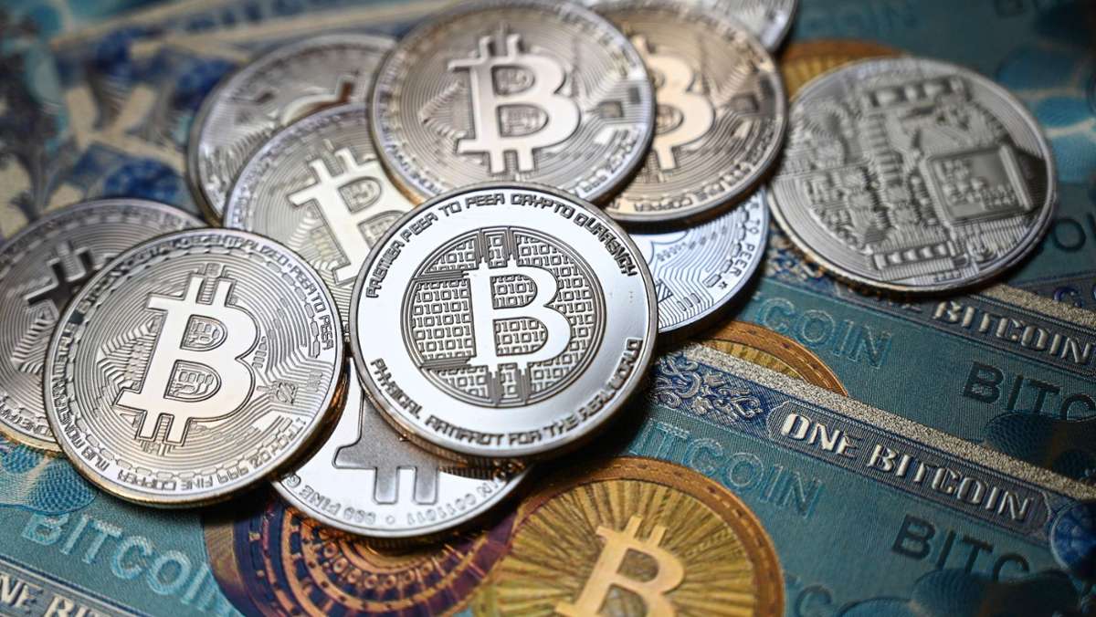  Nach dem jüngsten Ausverkauf bei Bitcoin bleibt die Stimmung am Kryptomarkt angespannt. Sollte die Marke von 40.000 Dollar erneut fallen, müssten sich Anleger auf weitere Verluste einstellen. 