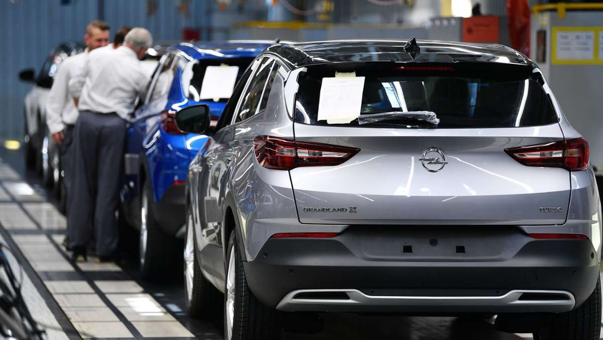  Der Widerstand von IG Metall und Betriebsrat bei Opel hat Erfolg: Eine Ausgliederung des Werks Eisenach und des Rüsselsheimer Stammsitzes in den Stellantis-Konzernverbund wird verhindert. 