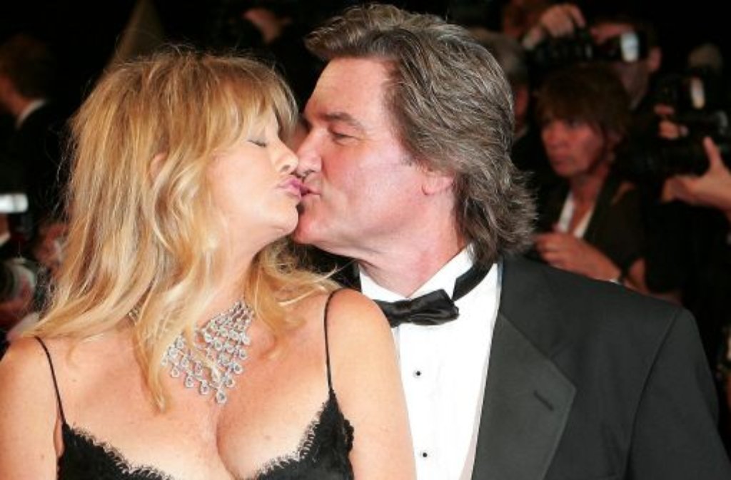 Seit 28 Jahren ein Paar und noch immer glücklich wie am ersten Tag: Der innige Kuss von Goldie Hawn und Kurt Russell spricht Bände.