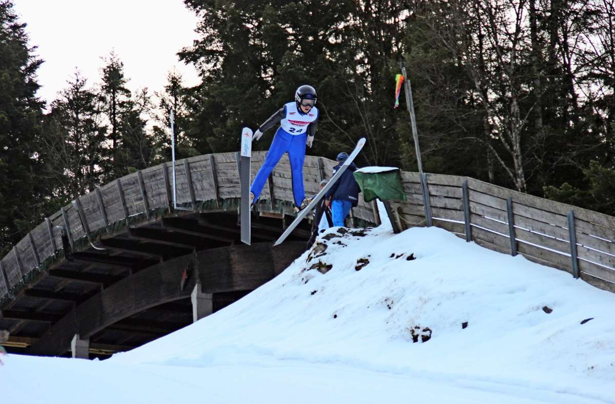 Der nun 14-jährige  Fellbacher Julian Hillmer  hofft, dass er bald wieder öfter Gelegenheit bekommt,  an Skisprung-Wettbewerben teilzunehmen. Foto: Privat