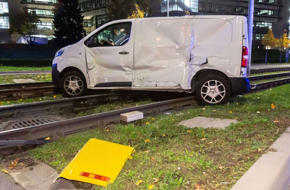 Der 45-jährige Beifahrer im Citroen zog sich bei dem Unfall leichte Verletzungen zu.