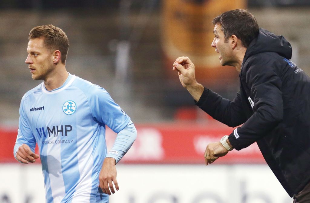 Gerrit Müller (li., neben Trainer Tomislav Stipic): Der technisch versierte Offensivmann war von 2013 bis 2016 für die Degerlocher am Ball. Aus Verletzungsgründen musste der 35-Jährige, der 2003 mit dem VfB deutscher A-Jugend-Meister wurde, seine Karriere beenden.