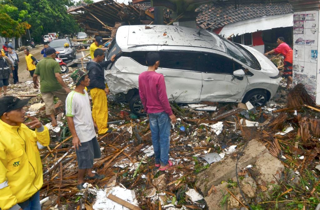 Bei einem Tsunami in Indonesien gab es viele Todesopfer.