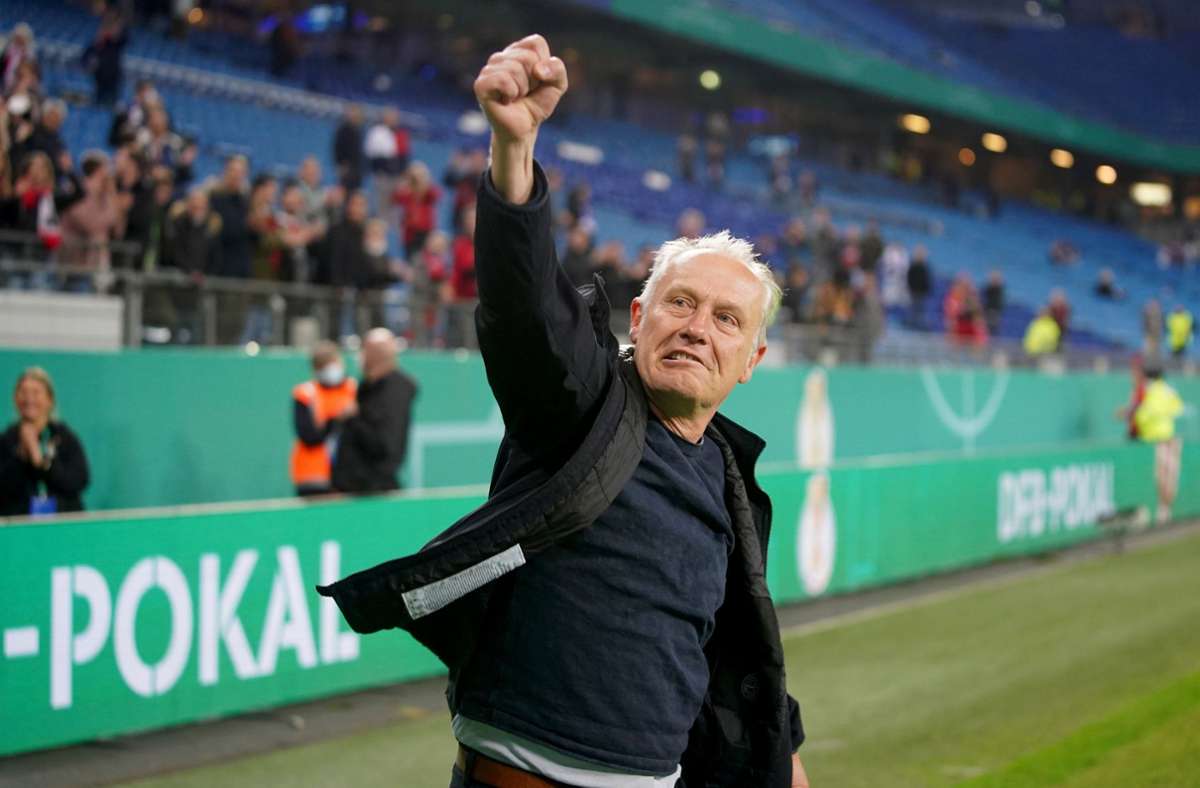 Christian Streich ist der Freiburger Erfolgstrainer, der sein Team nach Jahren kontinuierlicher Arbeit ins Pokalfinale geführt hat. In seiner aktiven Karriere war er einst für die Stuttgarter Kickers am Ball. Zwischen 1985 und 1987 – in seiner letzten Stuttgarter Saison standen die Kickers im Pokalfinale gegen den HSV, Streich kam aber nicht zum Einsatz.