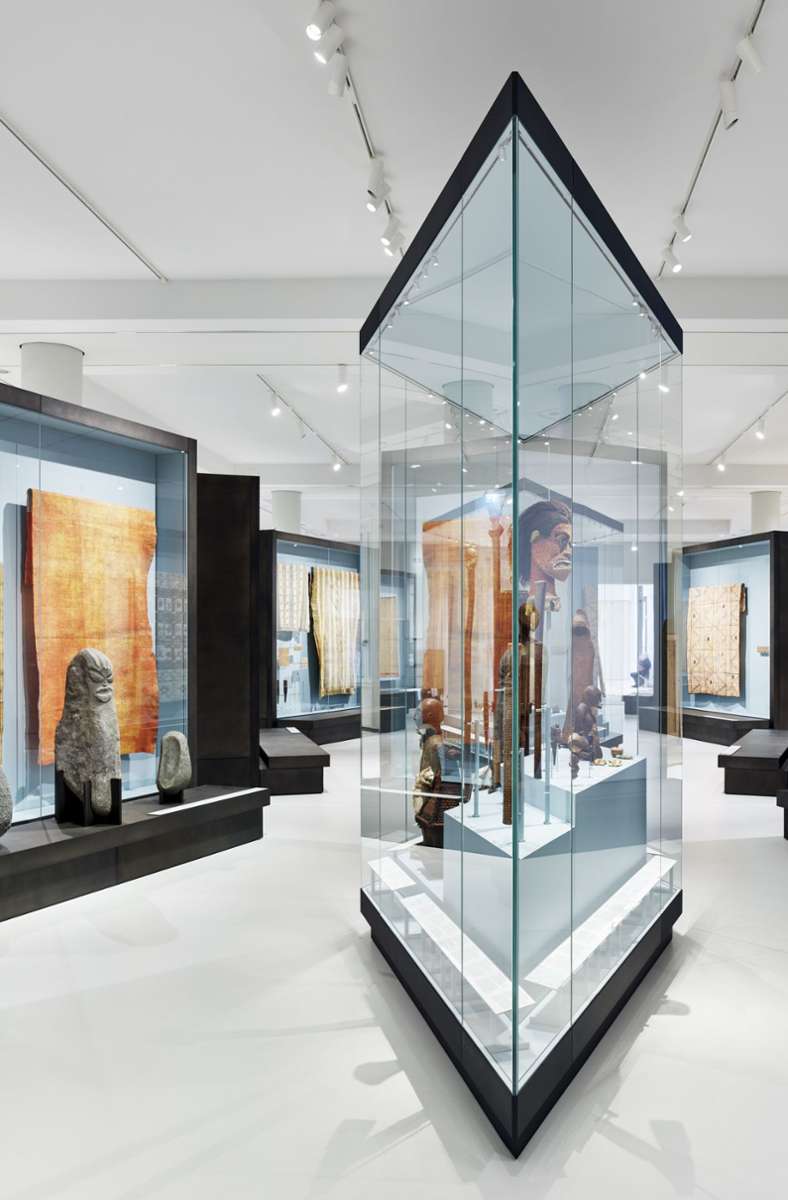Ausstellungsansicht des Moduls „Kunst aus Ozeanien. Ritual und Ausdruck“ des Ethnologischen Museums im Humboldt Forum