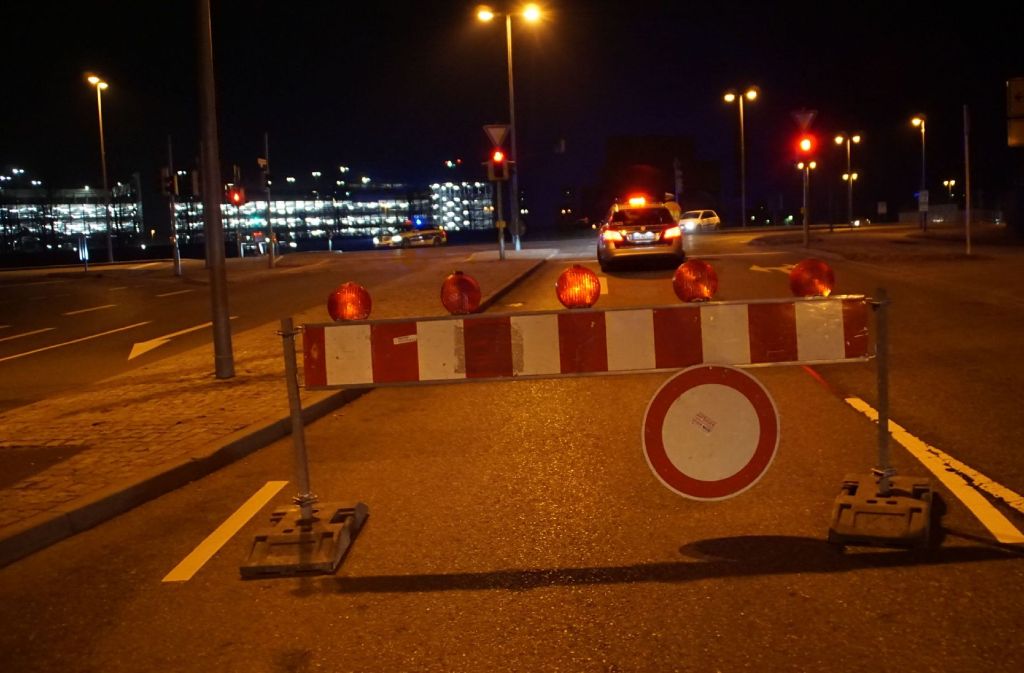 Auf dem Werksgelände von Daimler in Sindelfingen ist bereits den zweiten Tag in Folge eine Bombe gefunden worden. Sämtliche Rettungskräfte sind im Einsatz.