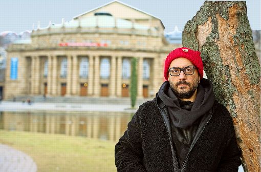 Kirill Serebrennikow, im Hintergrund die Oper Stuttgart Foto: dpa/StZN