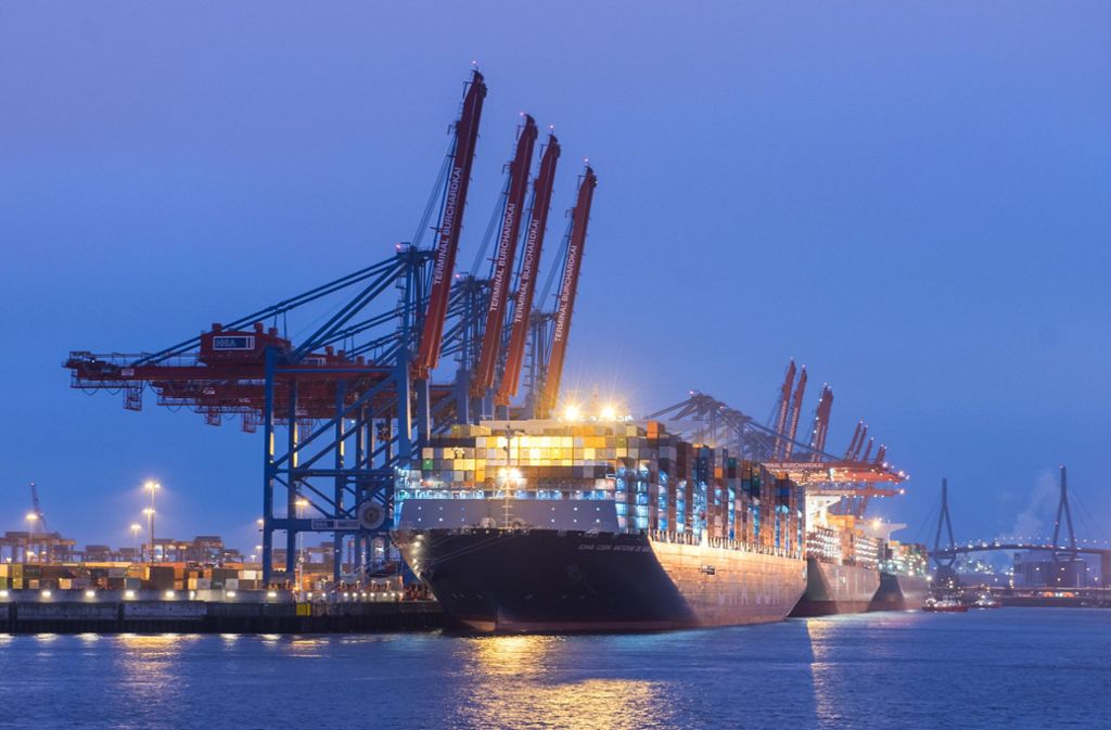 Das Containerschiff CMA CGM Antoine de Saint Exupéry liegt seit Donnerstagmorgen im Hamburger Hafen.