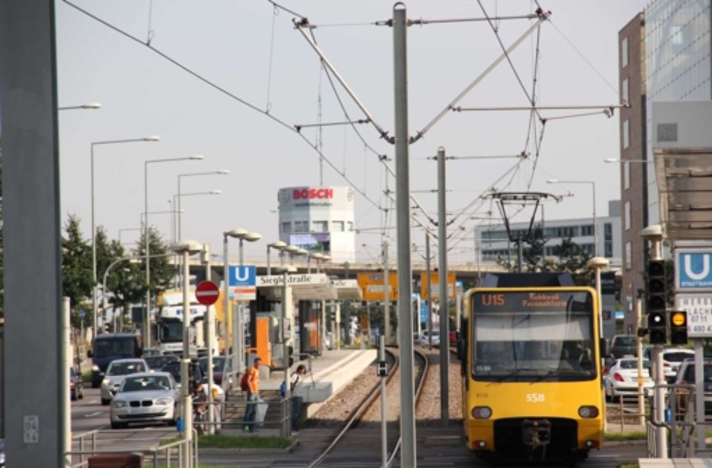 Der Verkehr steht niemals still an Stuttgarts nördlichem Einfallstor. Die Hauptverkehrsader wurde in den vergangenen Jahren Schritt für Schritt und abschnittsweise ausgebaut und verbreitert.