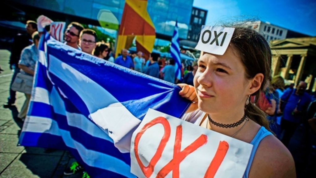 Demo gegen Stuttgart 21: Teilnehmer schwenken griechische Fahne