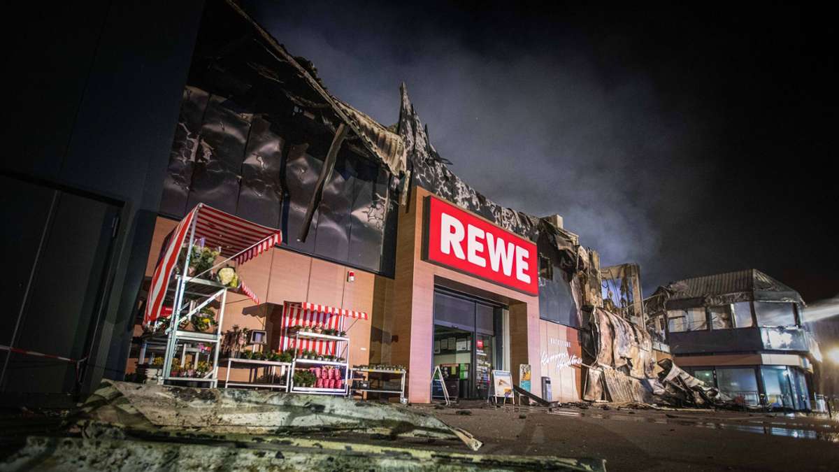 Großbrand in Mosbach: Millionenschaden in Mosbacher Einkaufscenter – Brandursache unklar