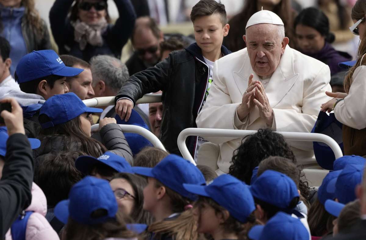 Sorge um Papst Franziskus. (Archivbild) Foto: dpa/Alessandra Tarantino
