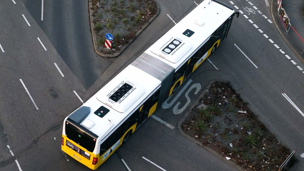 Unfall in Stuttgart-Ost: Bus macht Vollbremsung, Fahrgast schwer verletzt